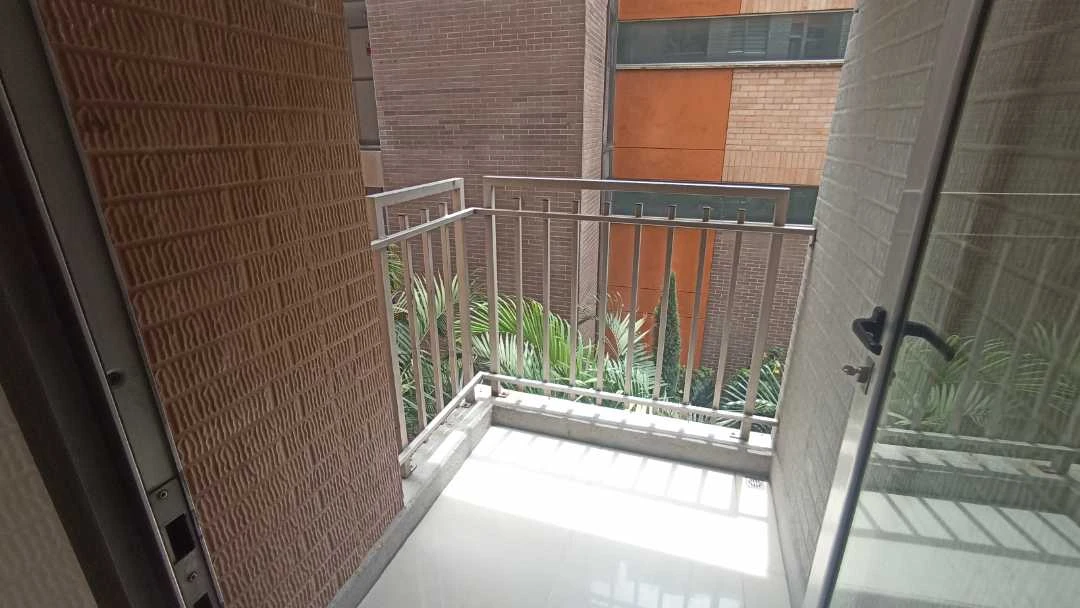 Se arrienda apartamento en sector madera cerca ala estación del metro