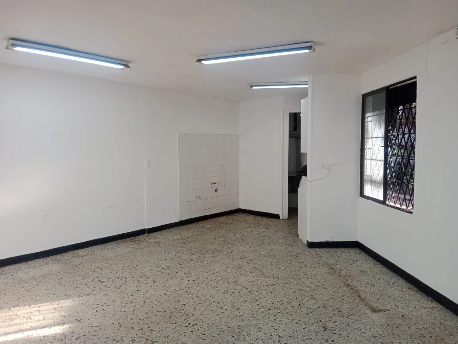 LOCAL COMERCIAL  EN ARRIENDO BELÉN