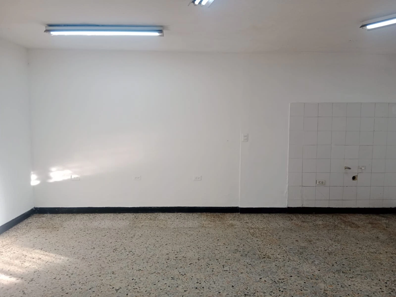 LOCAL COMERCIAL  EN ARRIENDO BELÉN
