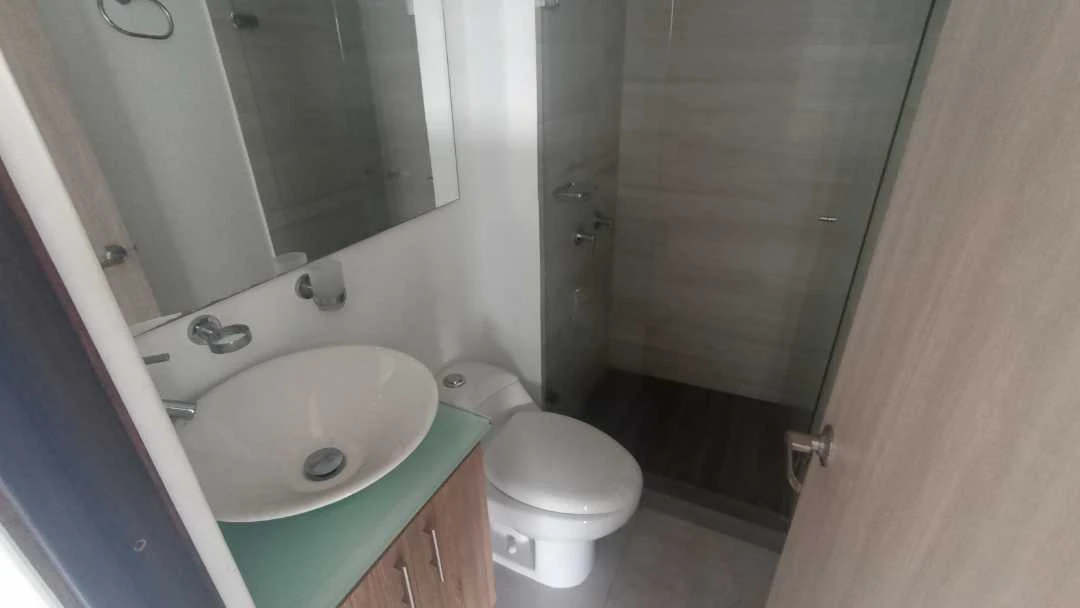 Se arrienda apartamento en niquia al frente de la estación niquia