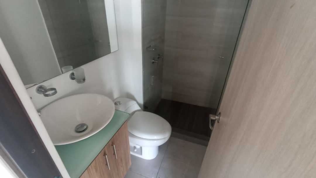 Se arrienda apartamento en niquia al frente de la estación niquia