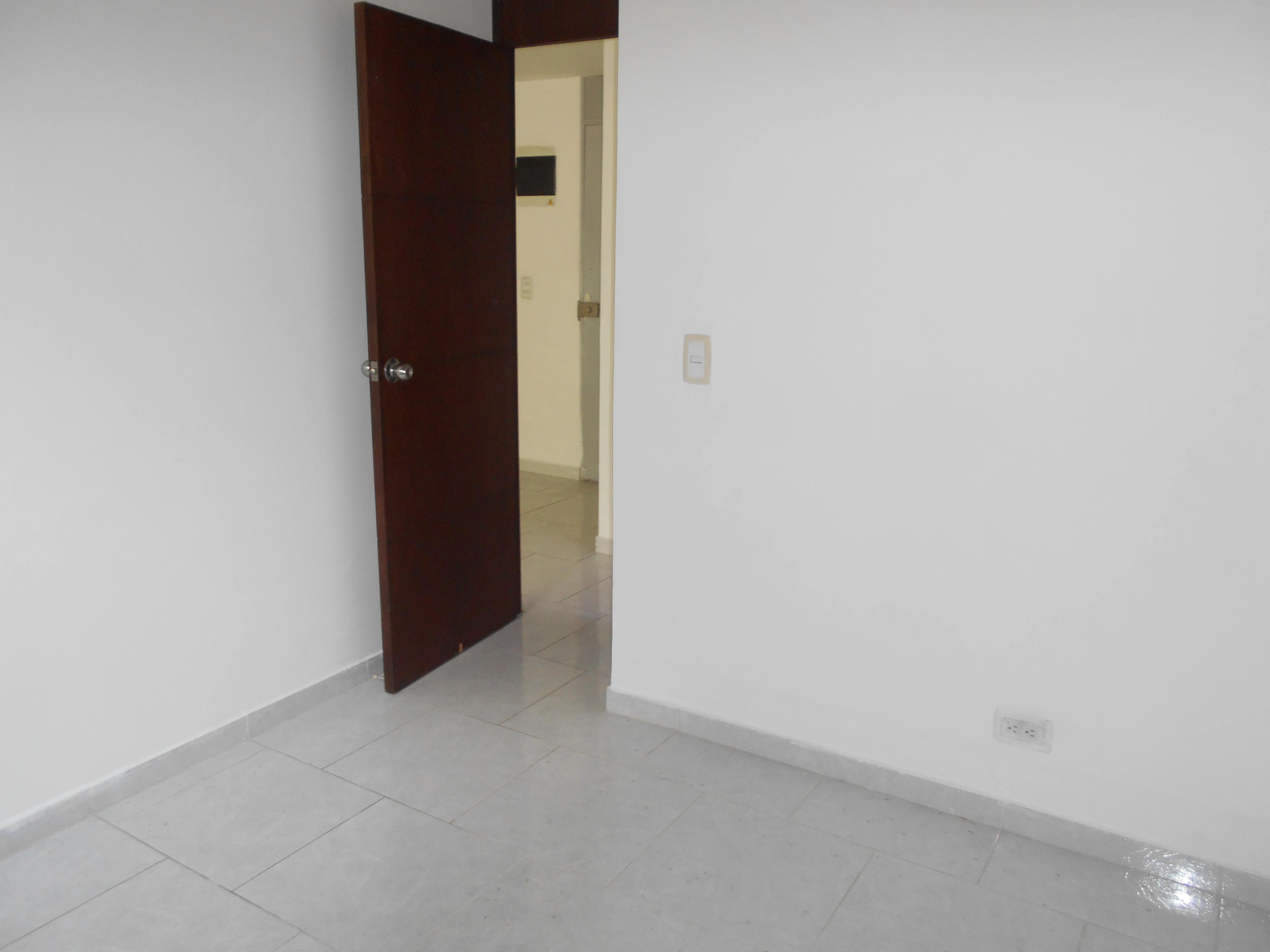 apartaestudio en arriendo sector simon bolivar
