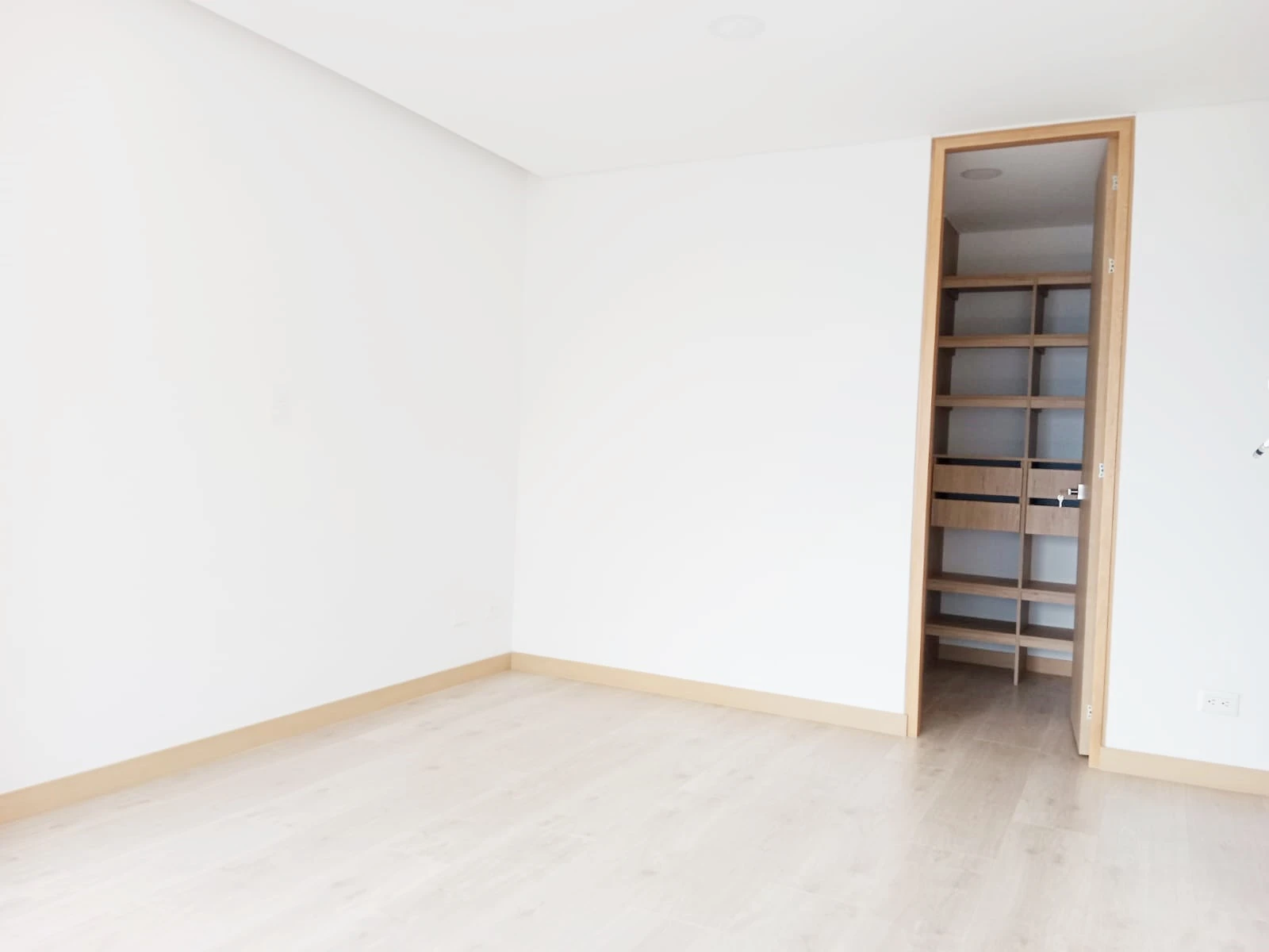 ARRIENDO APARTAMENTO EN EL POBLADO