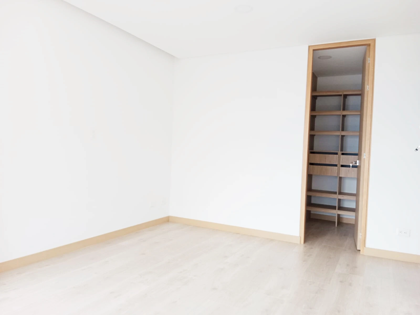 ARRIENDO APARTAMENTO EN EL POBLADO