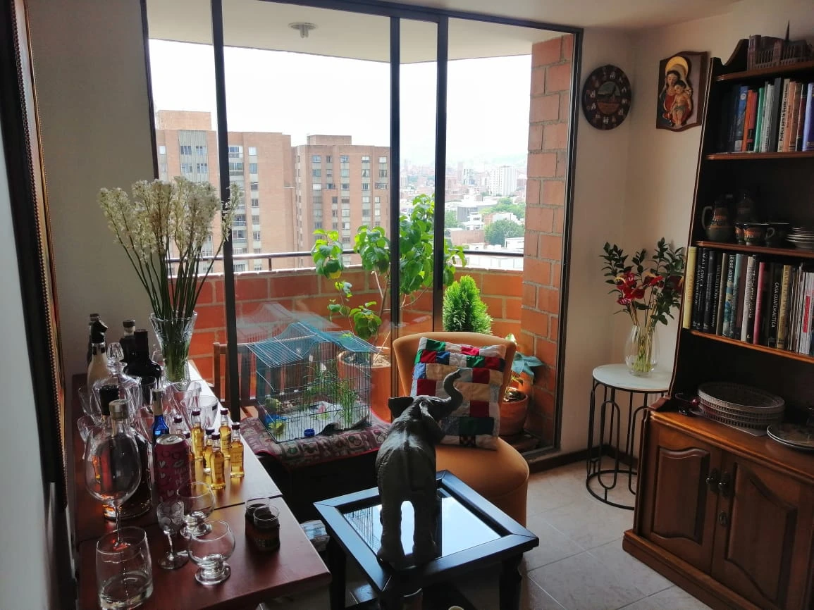 Apartamento amoblado en arriendo sector Carlos E Restrepo