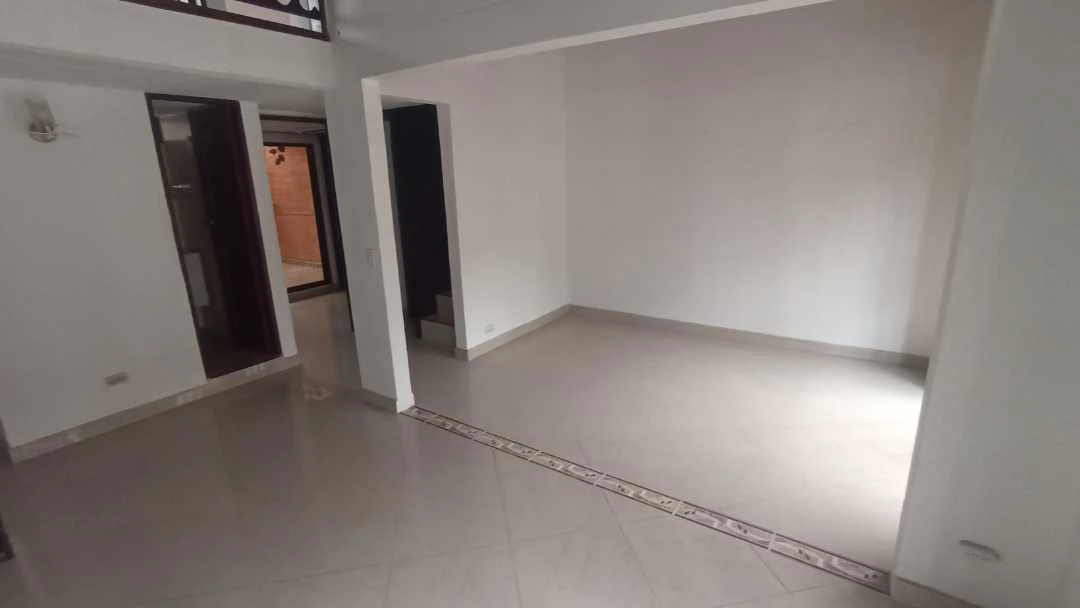 Se arrienda casa 2 piso en sector barrio gran avenida