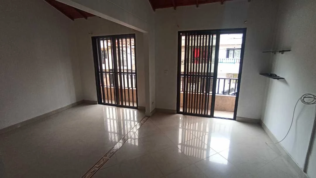 Se arrienda casa 2 piso en sector barrio gran avenida