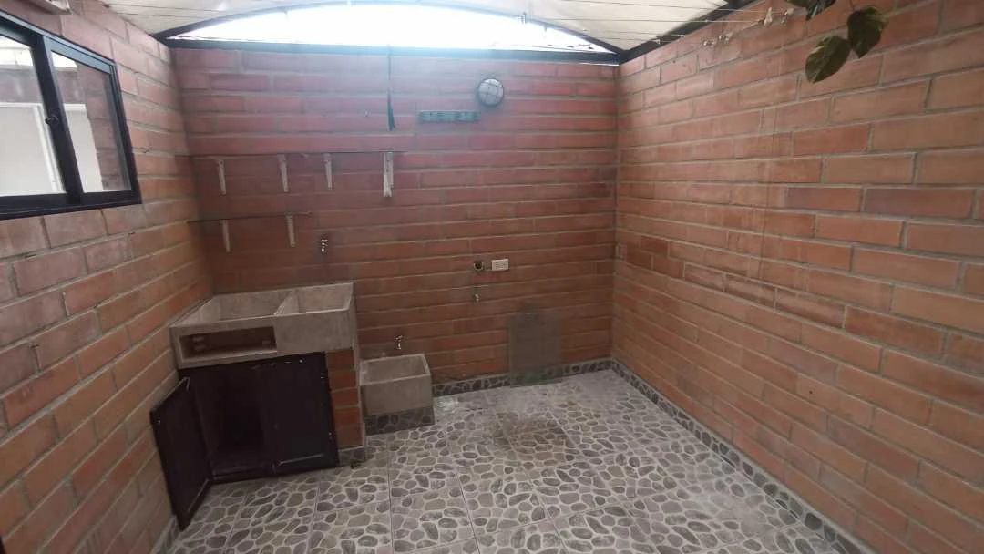Se arrienda casa 2 piso en sector barrio gran avenida