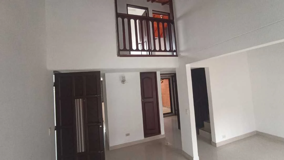 Se arrienda casa 2 piso en sector barrio gran avenida