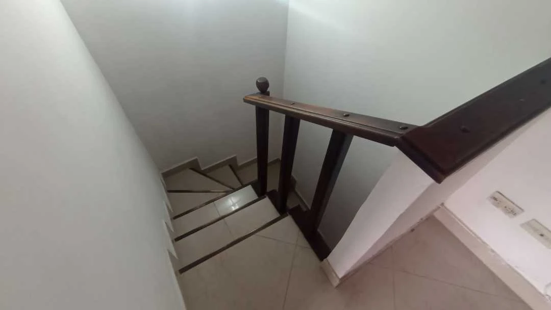 Se arrienda casa 2 piso en sector barrio gran avenida