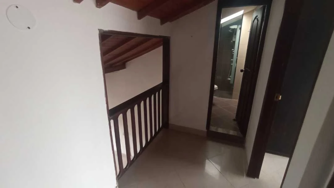 Se arrienda casa 2 piso en sector barrio gran avenida