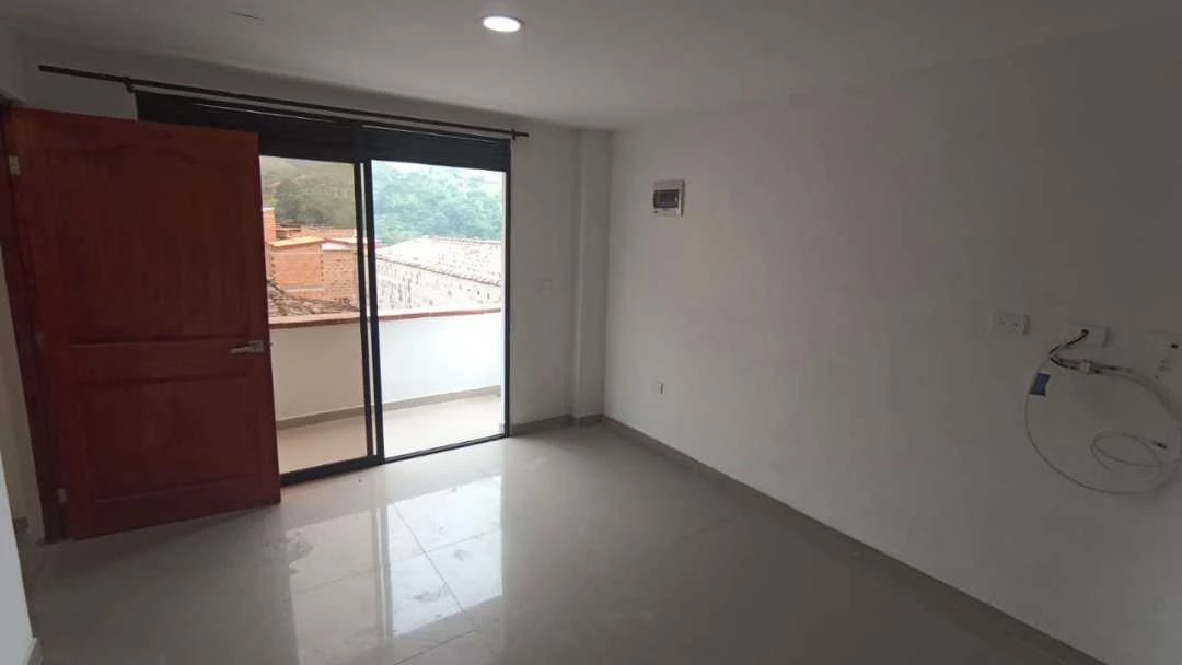 Se arrienda apartamento en barrio obrero de Copacabana