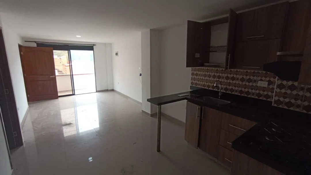 Se arrienda apartamento en barrio obrero de Copacabana