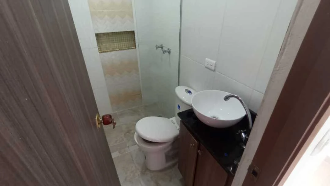 Se arrienda apartamento en barrio obrero de Copacabana