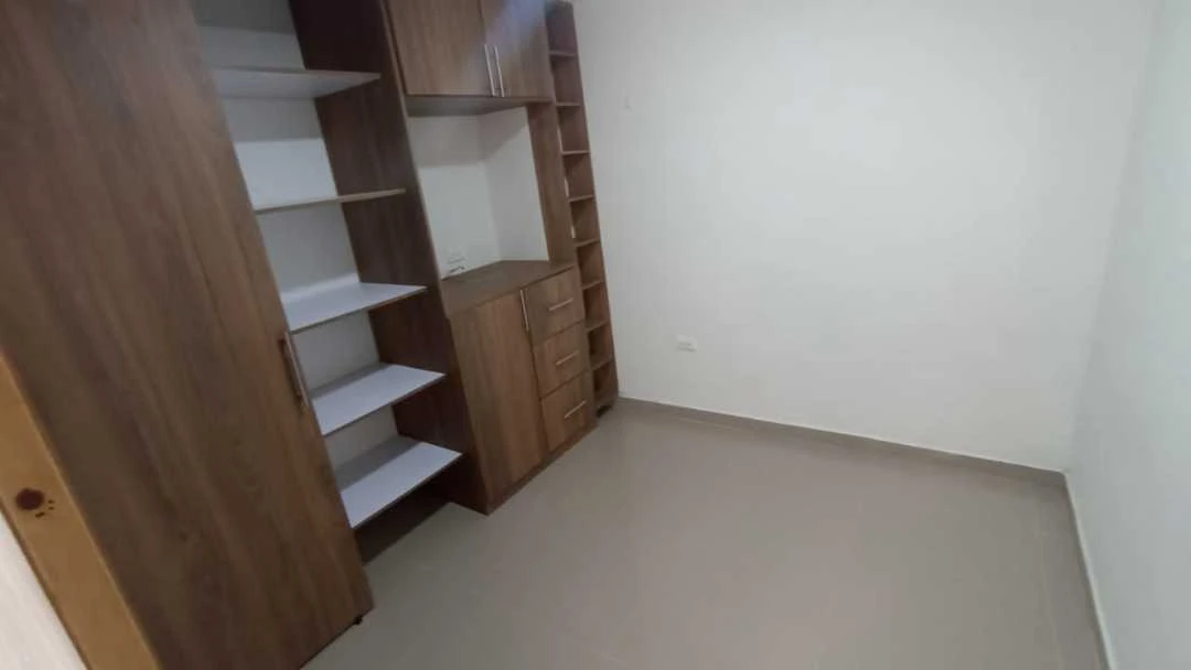 Se arrienda apartamento en barrio obrero de Copacabana