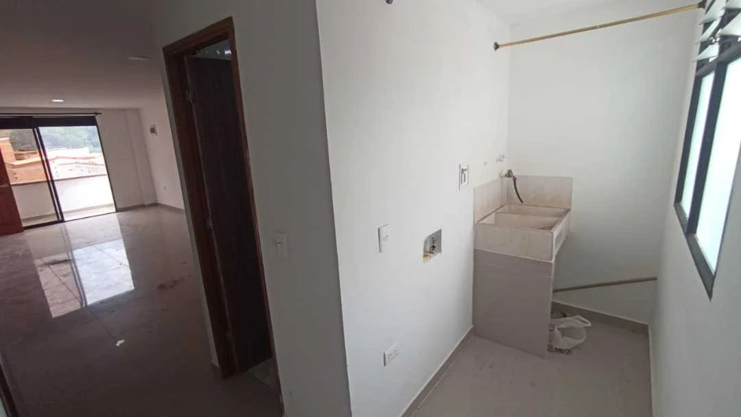 Se arrienda apartamento en barrio obrero de Copacabana