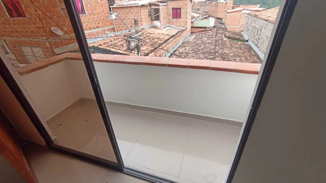 Se arrienda apartamento en barrio obrero de Copacabana