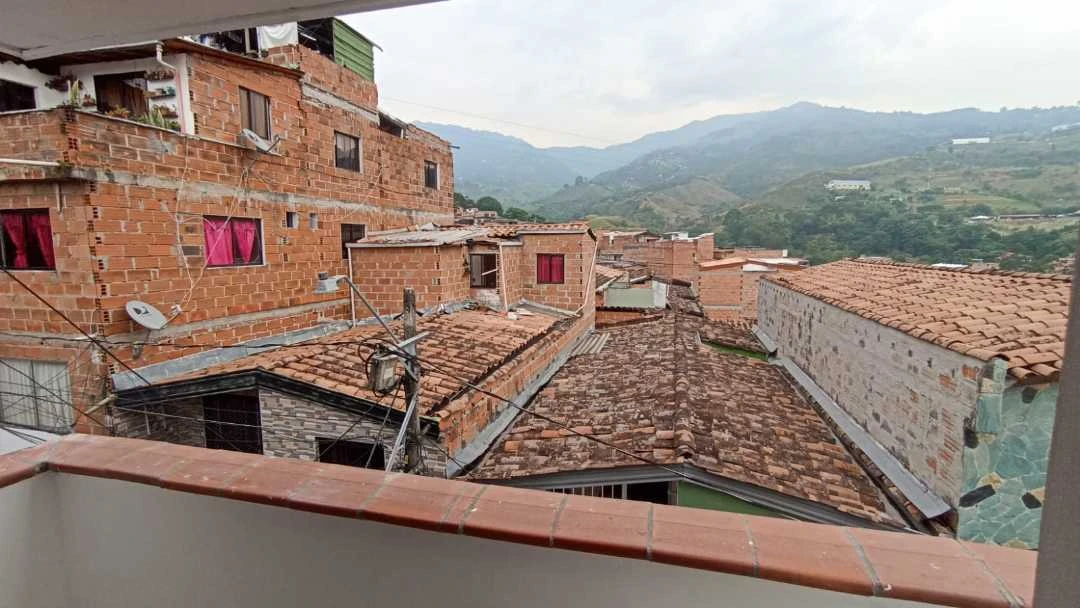 Se arrienda apartamento en barrio obrero de Copacabana
