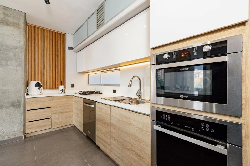 Apartamento amoblado en arriendo sector Loma los Parra