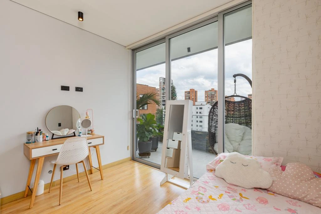 Apartamento amoblado en arriendo sector Loma los Parra