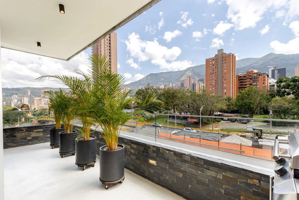 Apartamento amoblado en arriendo sector Loma los Parra