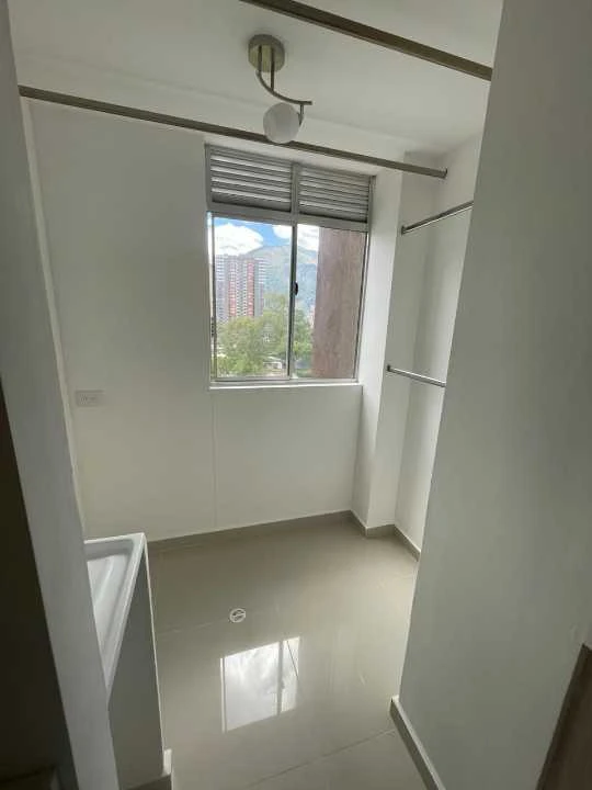Se arrienda apartamento, sector Santa Ana cerca CC fabricato