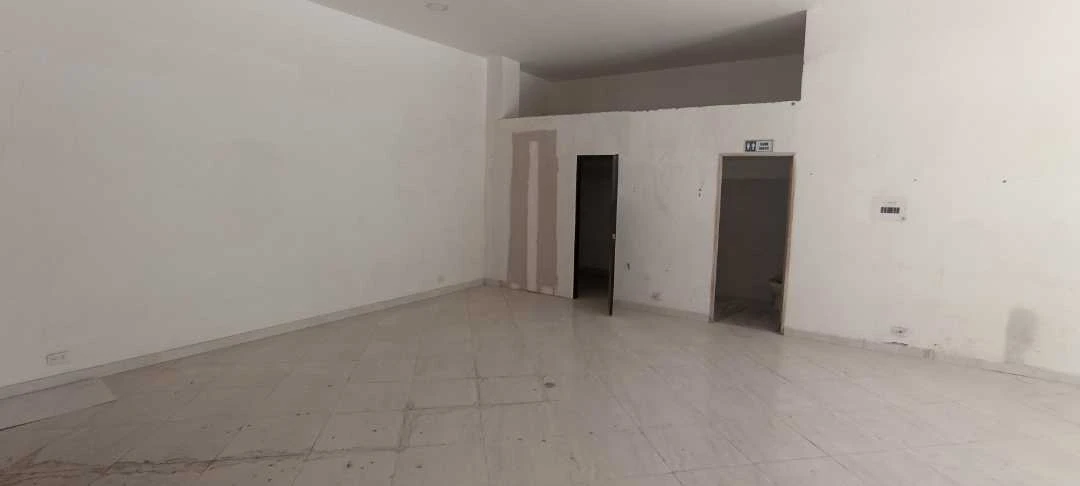 Se arrienda local 110 mts detrás del centro comercial florida