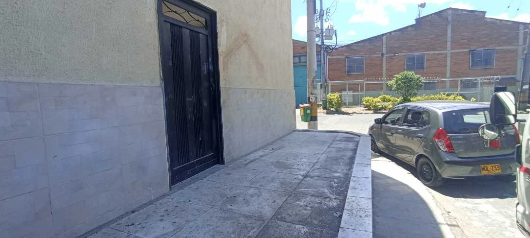 Se arrienda local 110 mts detrás del centro comercial florida