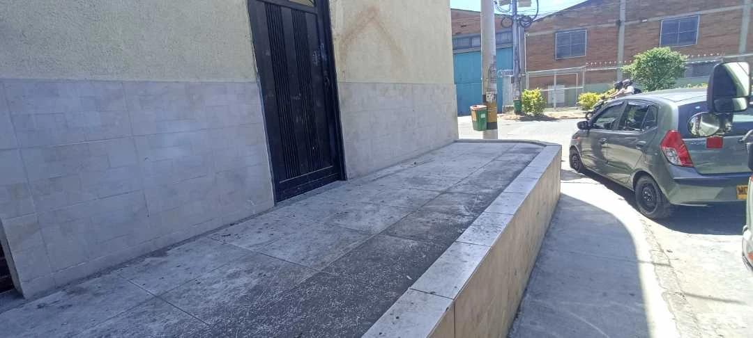 Se arrienda local 110 mts detrás del centro comercial florida