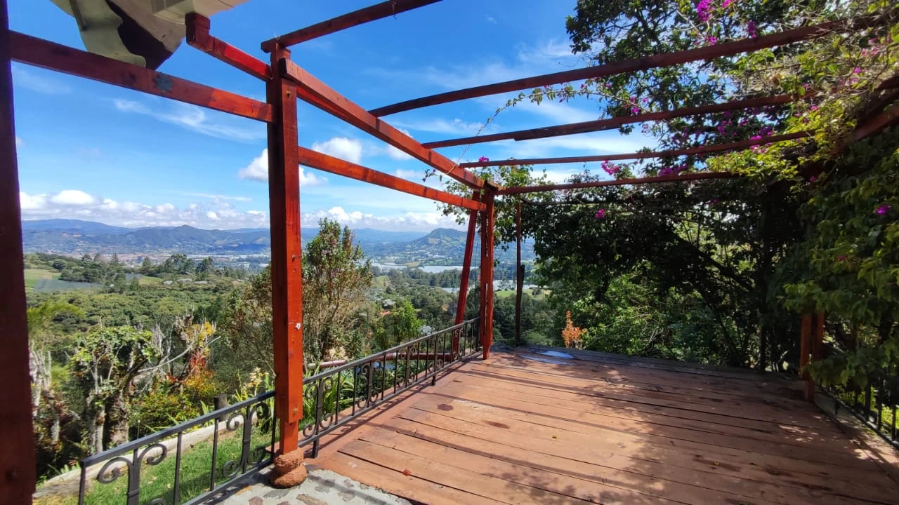 Casa campestre en arriendo -Vía la ceja- La Unión 