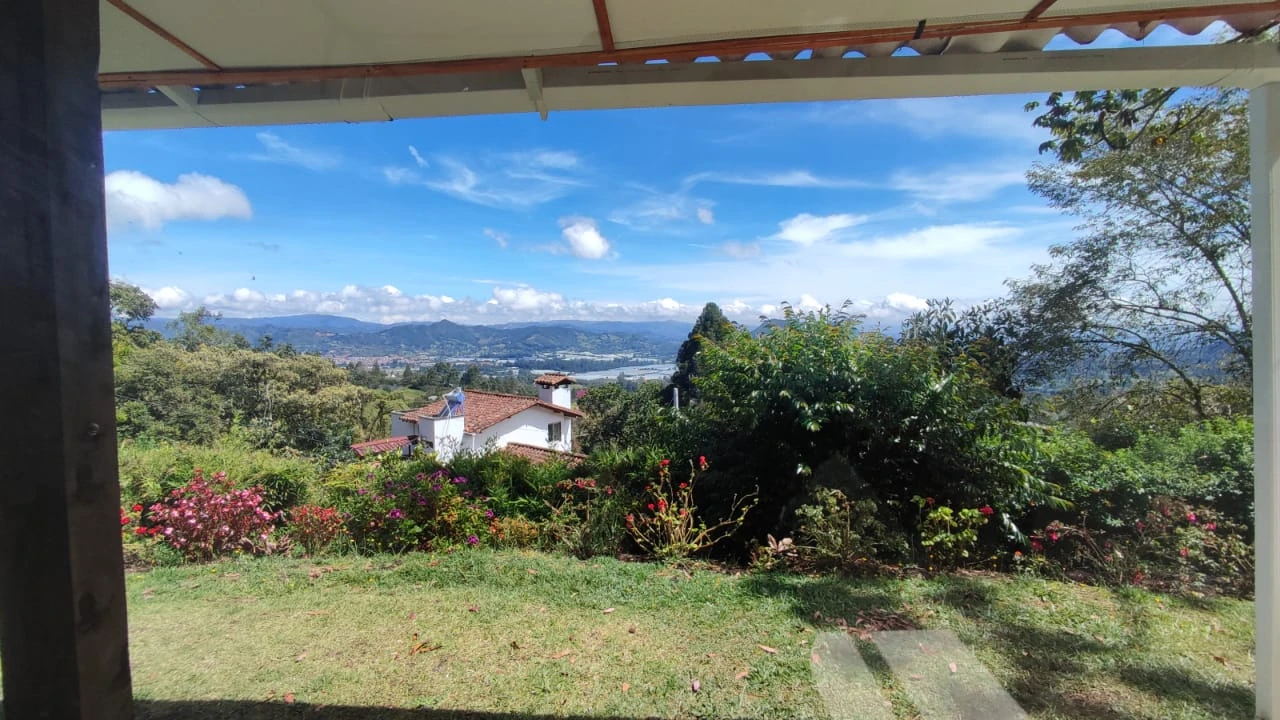 Casa campestre en arriendo -Vía la ceja- La Unión 