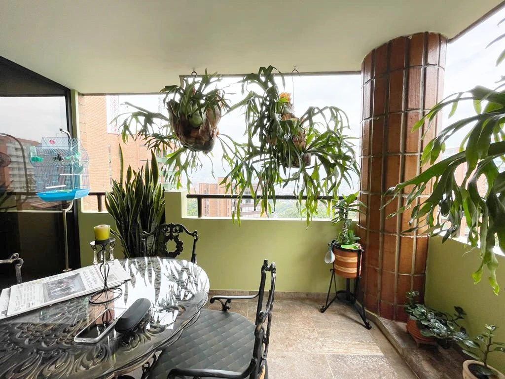 VENDO APARTAMENTO EN EL POBLADO SECTOR TRANSVERSAL INFERIOR