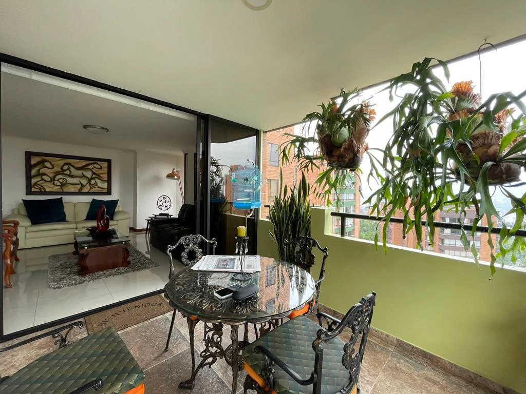 VENDO APARTAMENTO EN EL POBLADO SECTOR TRANSVERSAL INFERIOR