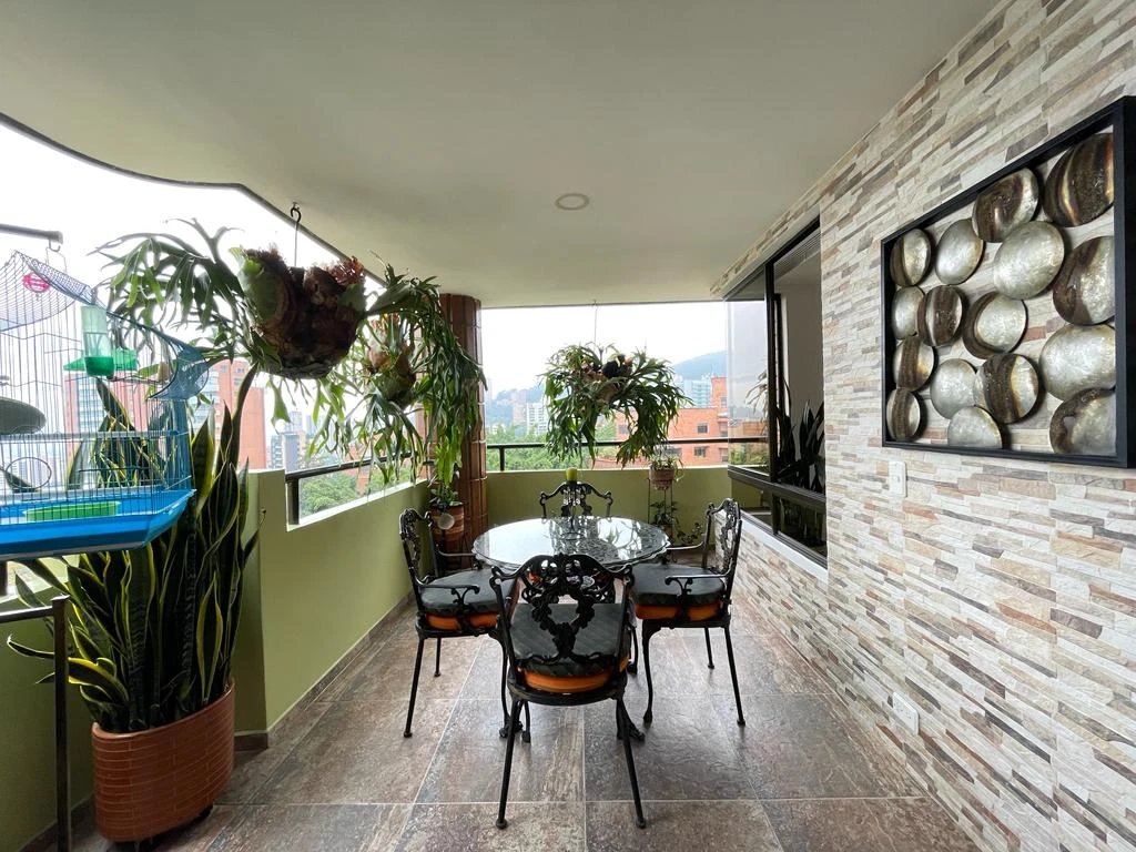 VENDO APARTAMENTO EN EL POBLADO SECTOR TRANSVERSAL INFERIOR