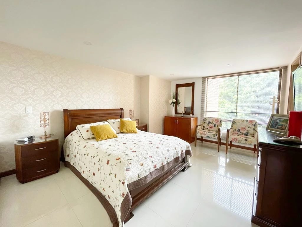 VENDO APARTAMENTO EN EL POBLADO SECTOR TRANSVERSAL INFERIOR