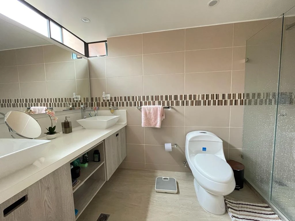 VENDO APARTAMENTO EN EL POBLADO SECTOR TRANSVERSAL INFERIOR