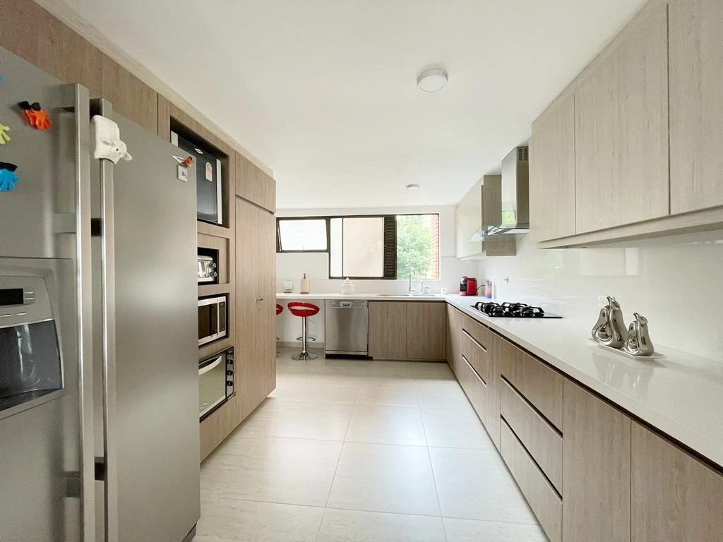 VENDO APARTAMENTO EN EL POBLADO SECTOR TRANSVERSAL INFERIOR