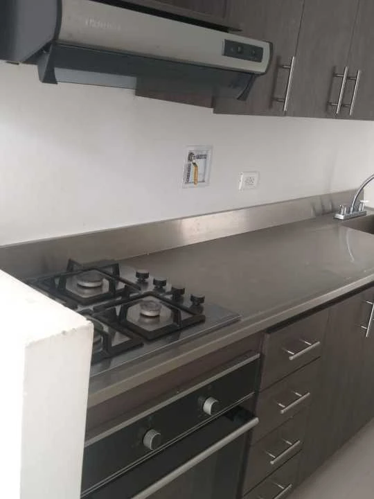 Se arrienda apartamento en sector niquia parte baja