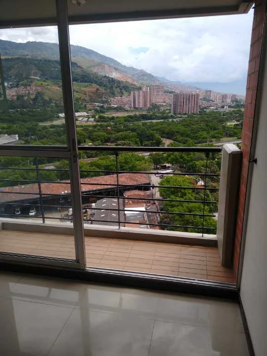 Se arrienda apartamento en sector niquia parte baja
