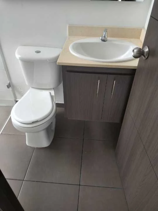 Se arrienda apartamento en sector niquia parte baja