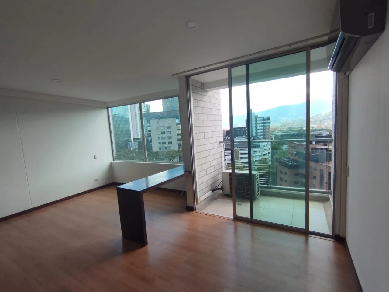 Aparta estudio en el poblado Oviedo