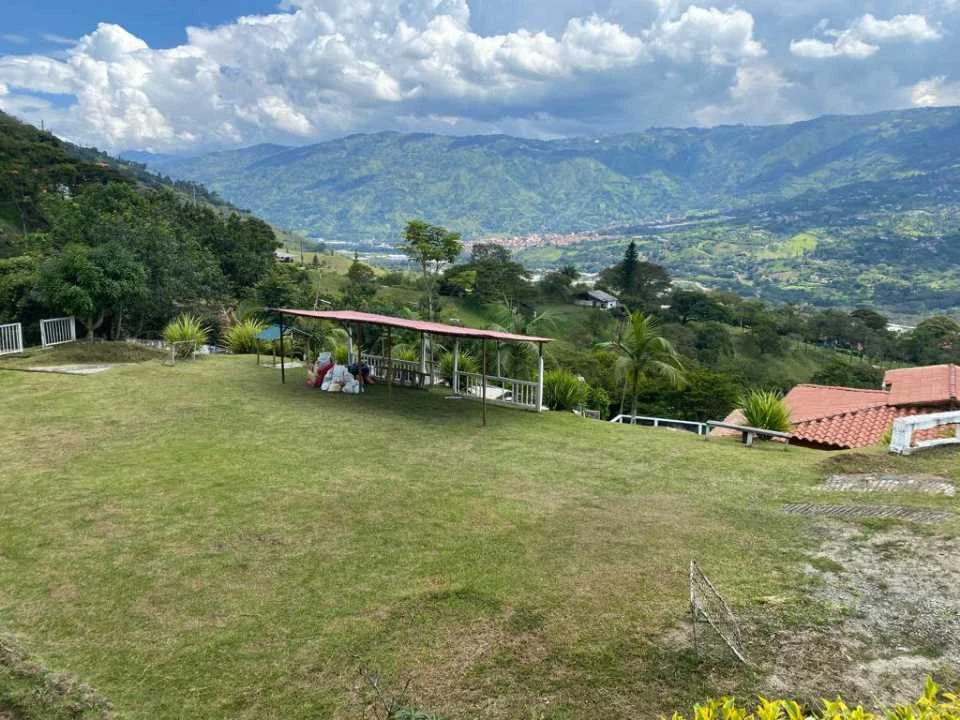 Se Arrienda finca en sector girardota a 5 minutos de la via principal