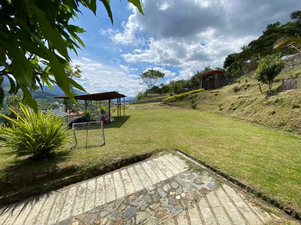 Se Arrienda finca en sector girardota a 5 minutos de la via principal