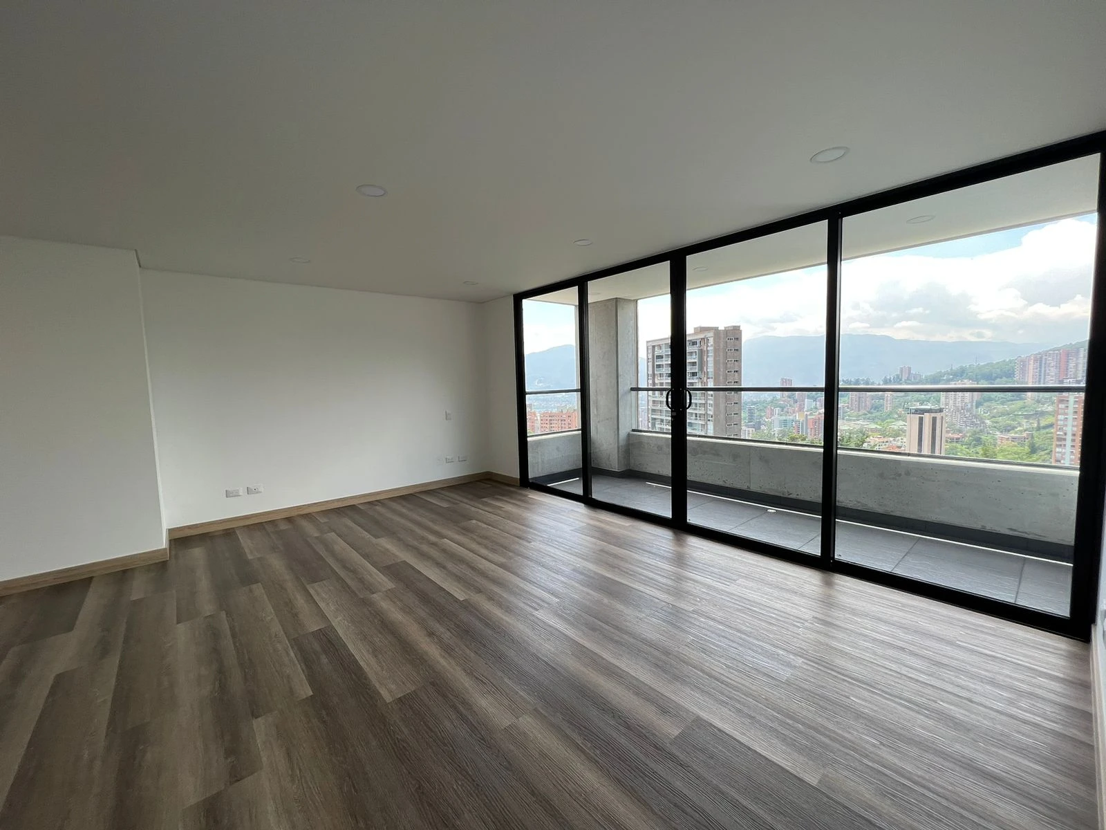 ARRIENDO APARTAMENTO EN EL POBLADO