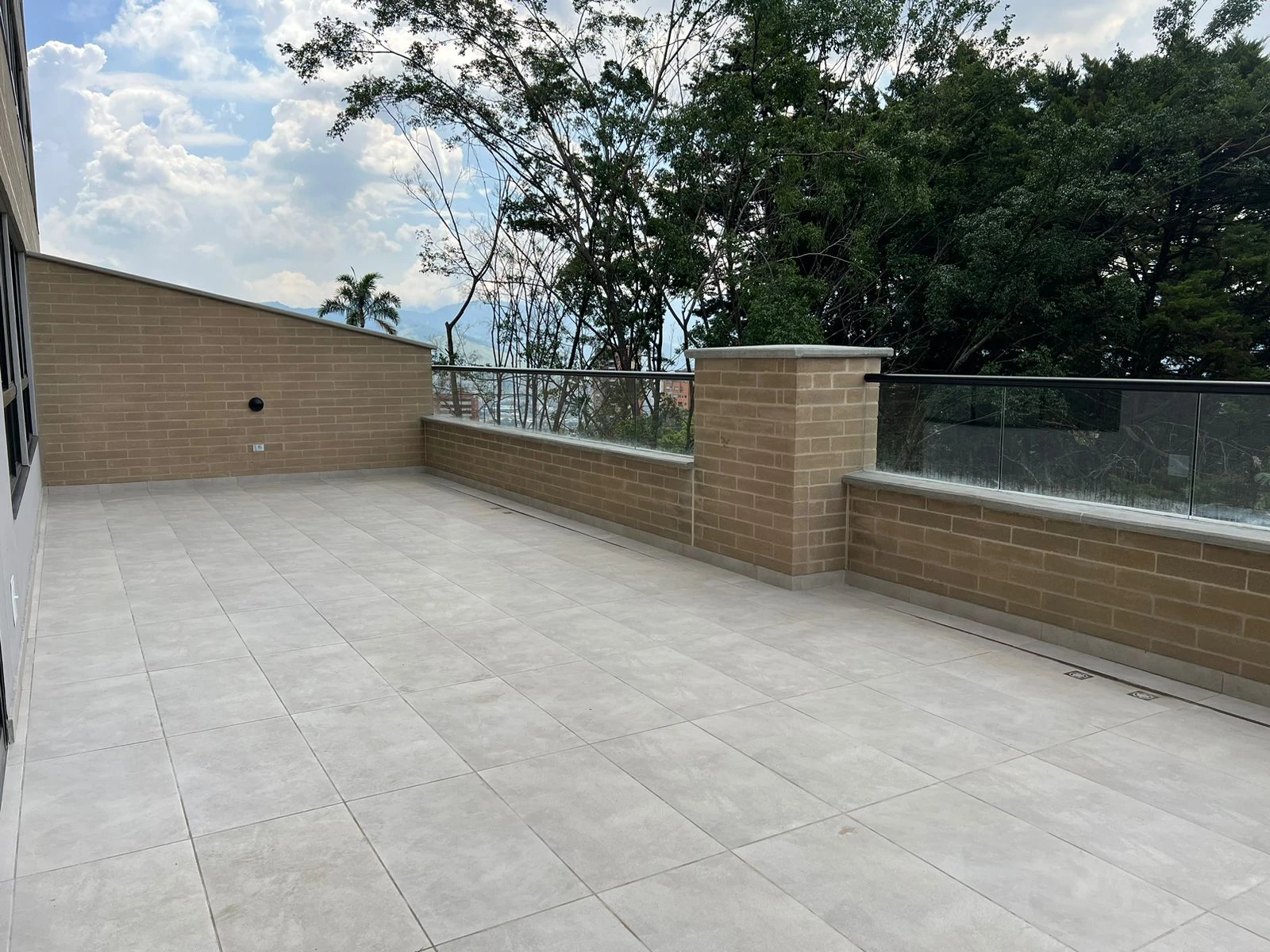 ARRIENDO APARTAMENTO EN EL POBLADO