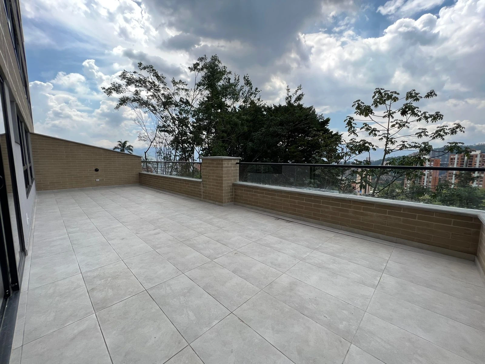 ARRIENDO APARTAMENTO EN EL POBLADO