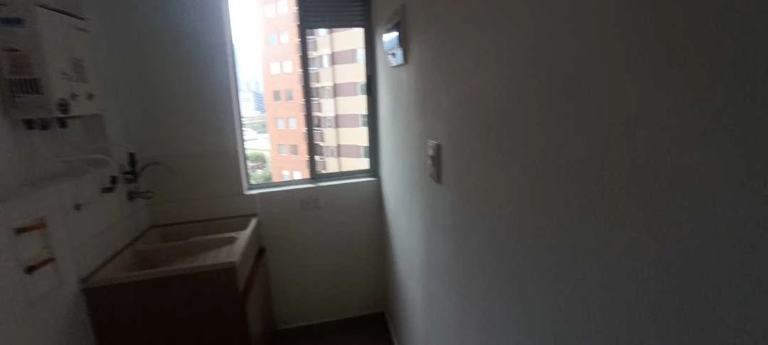 Se Arrienda apartamento sector niquia al frente de la estación metro