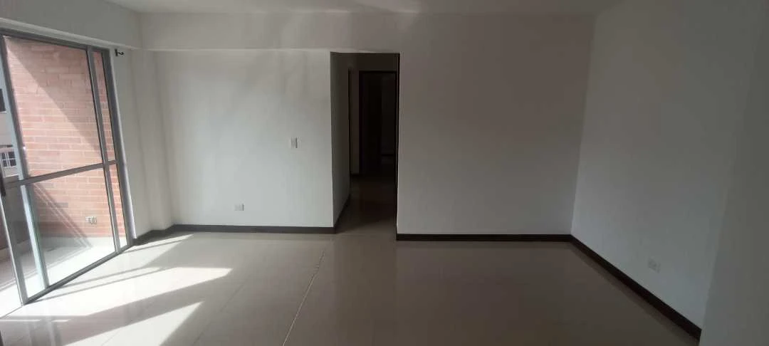 Se Arrienda apartamento sector niquia al frente de la estación metro