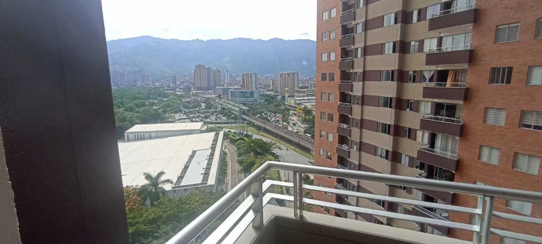 Se Arrienda apartamento sector niquia al frente de la estación metro