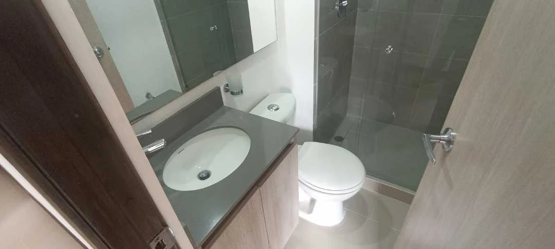 Se Arrienda apartamento sector niquia al frente de la estación metro